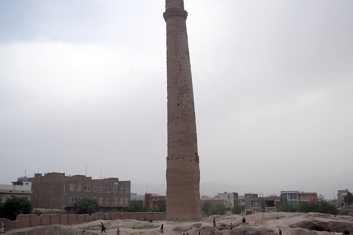 Seuls quelques minarets historiques, victimes de la guerre et de négligence, sont encore debout en Afghanistan (archives). © KEYSTONE/AP/MASSOUD HOSSAINI