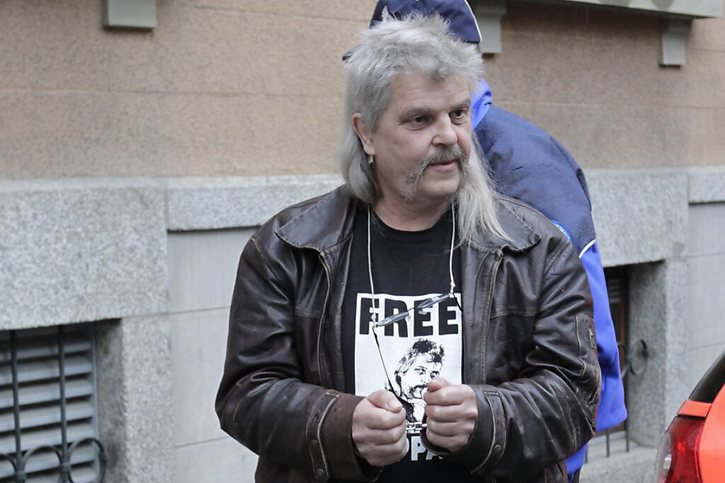 Bernard Rappaz le 22 mai 2012, lors de son arrivée au tribunal cantonal pour son procès en appel. © KEYSTONE/MAXIME SCHMID