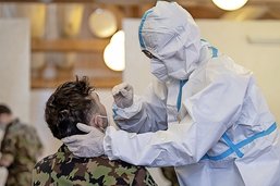 Soldats du vaccin au garde-à-vous