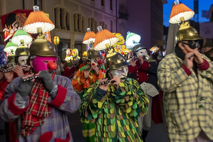 Les Bâlois peuvent à nouveau fêter carnaval après deux éditions annulées à cause de la pandémie. © KEYSTONE/GEORGIOS KEFALAS