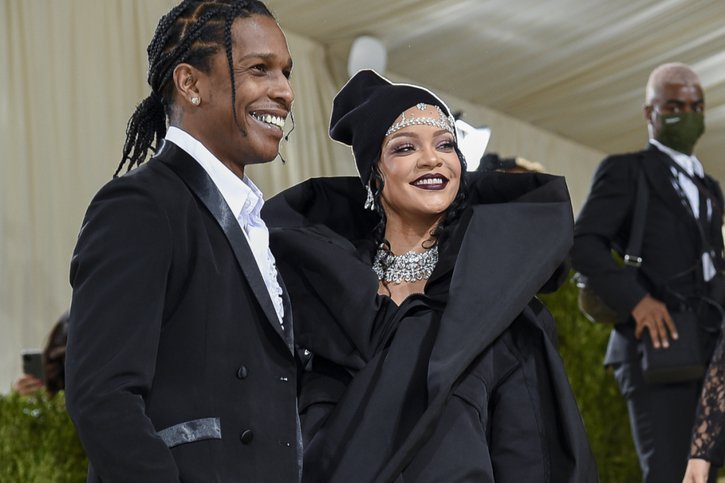 Aucun représentant du couple - Rihanna a 34 ans et son compagnon 33 ans - n'a pu répondre à l'AFP pour avoir confirmation de l'heureux évènement. © KEYSTONE/AP/Evan Agostini