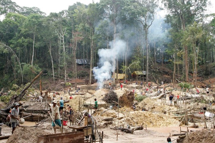Le président brésilien Jair Bolsonaro est favorable à l'autorisation d'activités minières et agricoles dans la forêt amazonienne, ce qui mène à sa déforestation (archives). © KEYSTONE/EPA/RAIMUNDO VALENTIM