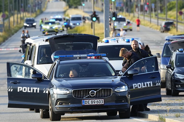 La police est intervenue en force près du centre commercial. © KEYSTONE/AP/Claus Bech
