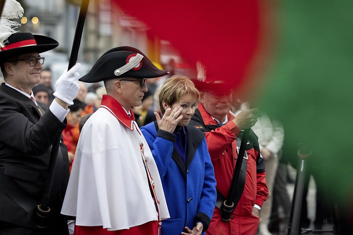 Brigitte Häberli s'est montrée émue de l'accueil que lui a réservé la population à Frauenfeld © KEYSTONE/CHRISTIAN MERZ