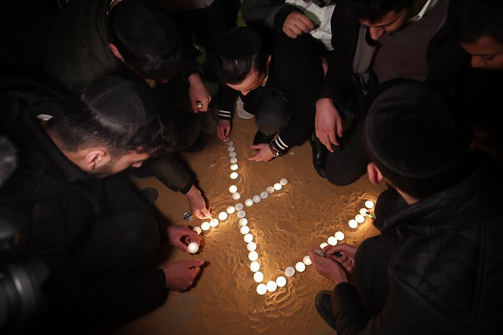 Un Palestinien armé a tué sept personnes vendredi soir près d'une synagogue à Jérusalem-Est pendant les prières du shabbat, après des frappes israéliennes sur la bande de Gaza. © KEYSTONE/EPA/ATEF SAFADI